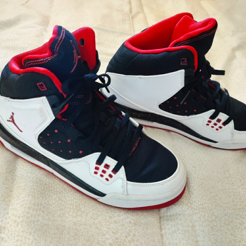 2012 Vintage Rare to find NIKE AIR JORDAN 23 SC-1 538698-102 Boys Size:6 B/W/Red